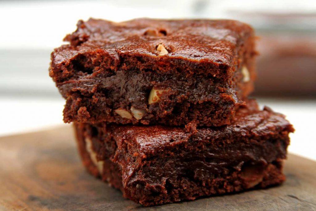 Brownie vegano proteico: receita com Bold, a barrinha surreal - BOLD Snacks