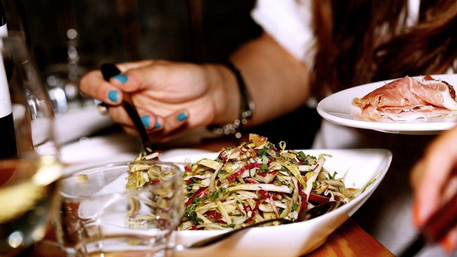 Jantar e lanches: perca o medo de comer à noite e aprenda estratégias nutricionais com uma especialista  - BOLD Snacks