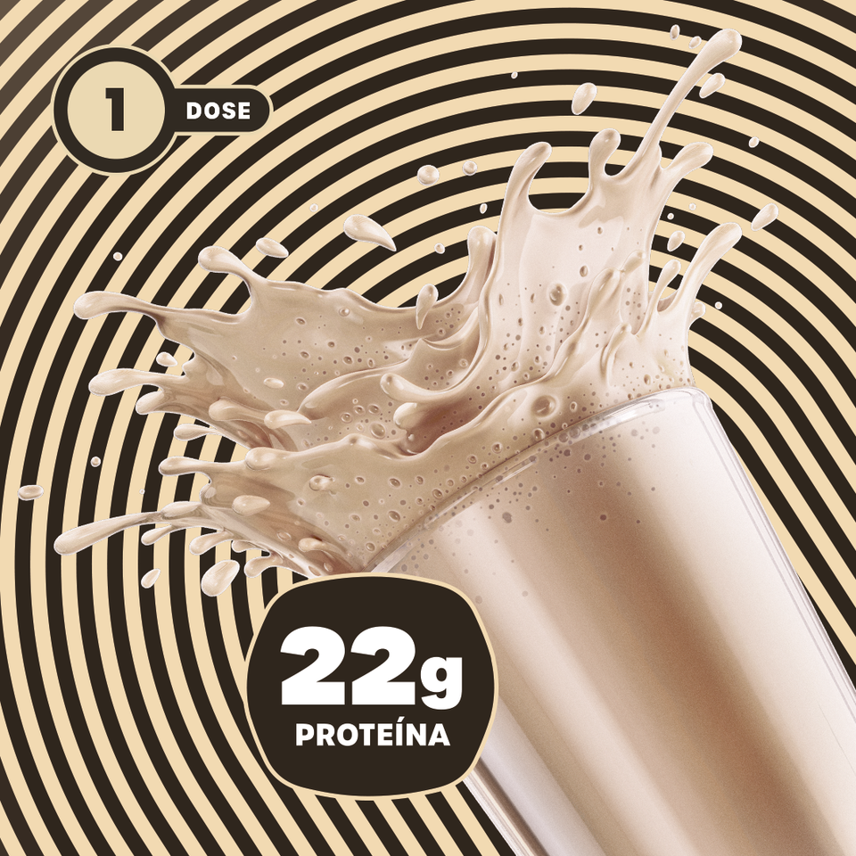 Copo com shake de BOLD Whey sabor Milkshake de Baunilha sendo preparado, com destaque visual para os 22g de proteína